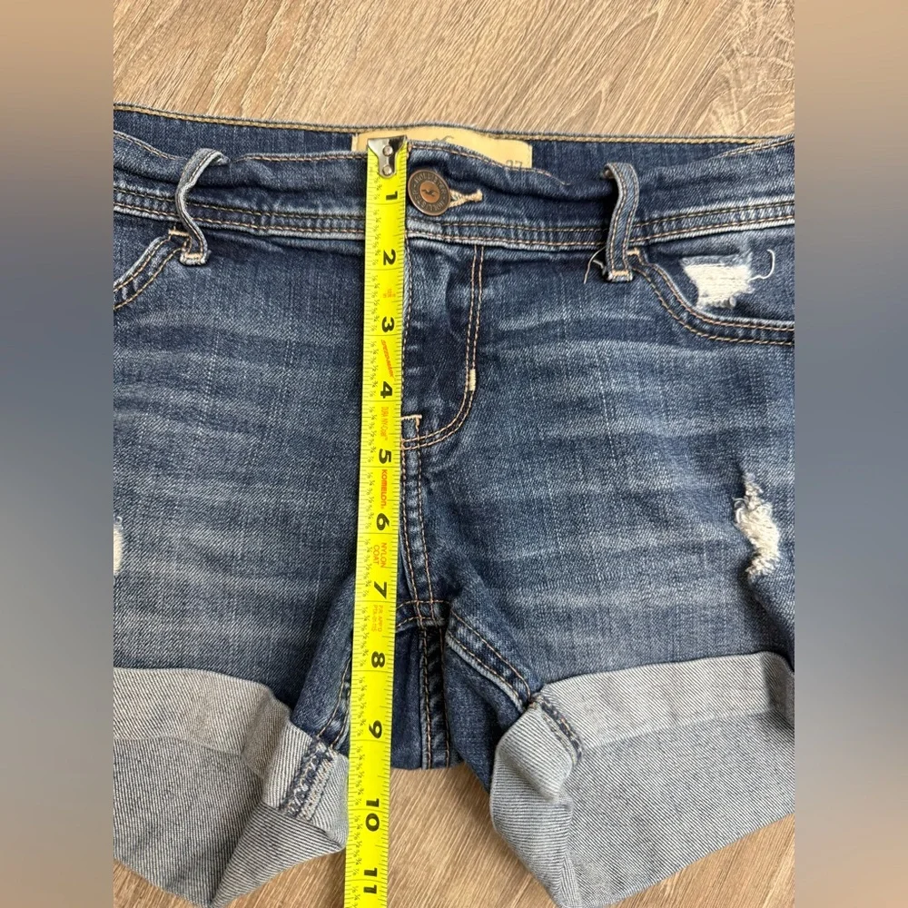 Hollister Low-Rise Midi Distressed Denim Shorts Size 5/27 - Picture 7 of 9